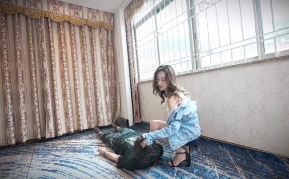 资讯|Magic︱Mirror 魔镜少女 [MagicIMirror 魔镜少女]—随DJ牛仔裤脸上摇摆 [32分35秒]