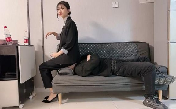 资讯|女王女主 《与精神小妹的那些事》思文的坐垫 [32分35秒]