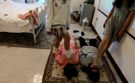 资讯|00后蕬小乃 《00后蕬小乃》双人无情践踏双女M [48分56秒]