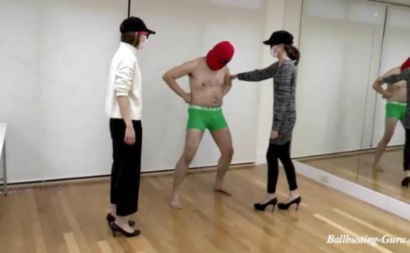 资讯|欧美调教 《俩小姑娘舞蹈室残忍踢踩虐档》Two-girls Ballbusting [17分26秒]