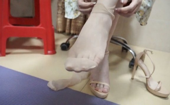 资讯|黑丝诱惑 《黑丝诱惑》沐沐女主肉丝脚踢档坐骑 [20分0秒]