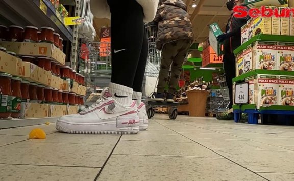 资讯|crush 女路人瑜伽裤空军帆布鞋商店无意识碾水果 [49分10秒]