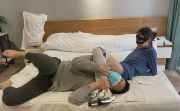 资讯|活力诗蔓 潜入私房的好色男生被美腿惩罚 [32分35秒]