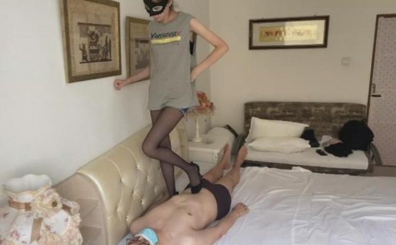 资讯|活力诗蔓 首次高跟鞋全体重虐踩 [48分56秒]