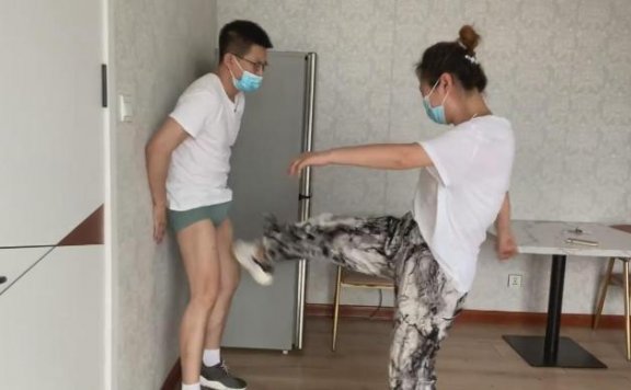 资讯|女王女主 超狠摧毁男阳！姐姐的对弟弟下面的发泄 8628 [17分26秒]