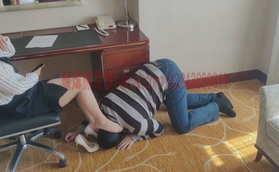 资讯|女王女主 「被虐熊原创」办公桌下服侍悠悠女主 [48分56秒]