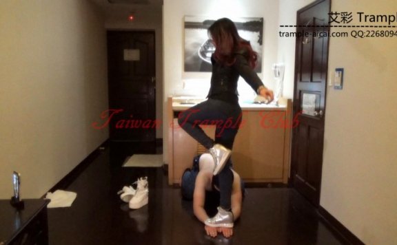 资讯|台湾踩踏俱乐部 残忍狠毒跺踩手 [23分37秒]