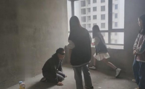 资讯|直播视频 《最抗揍M》精彩！4素人小姐姐欺负狗 [42分17秒]