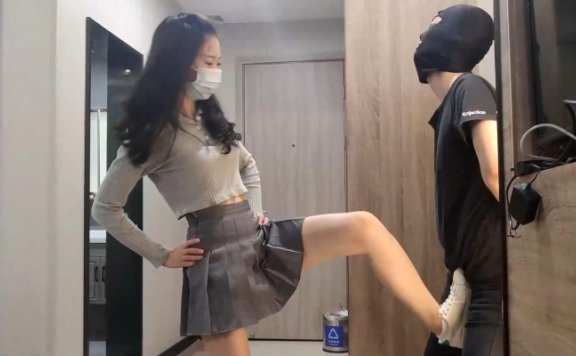 资讯|鱼爹归宿 小鱼女神白袜小白鞋踢裆 [17分26秒]