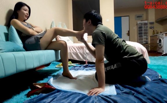 资讯|莜主脚下 仙飒脚深喉插吐近距离磨脚皮喂奴 [48分56秒]