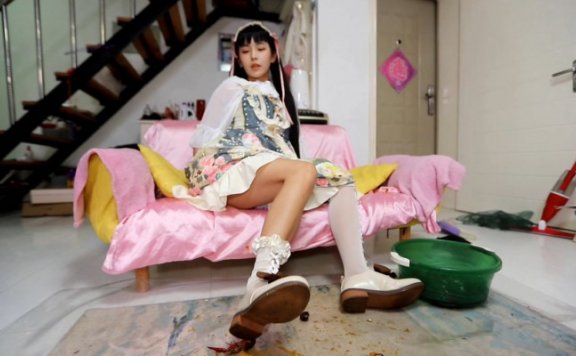 资讯|crush [芊芊] 洛丽塔旋转碾踩小龙虾 [9分14秒]