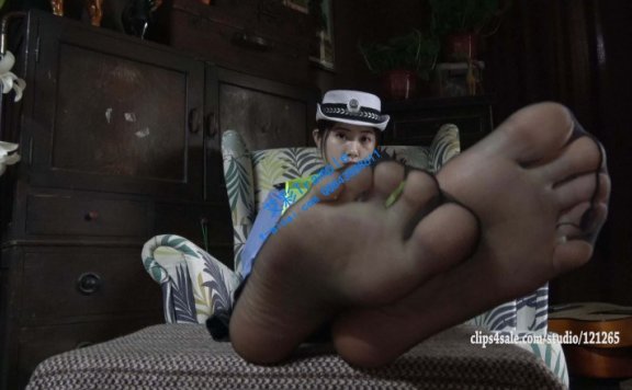 资讯|美足视频 K&M , 美女交警展示短黑丝袜美脚 , 丝般顺滑~ [32分35秒]