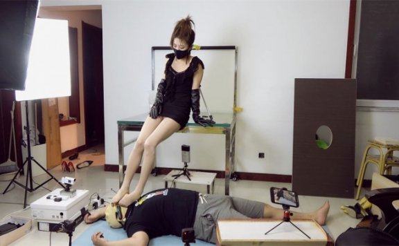 资讯|婧児小主 晓G玩嗨了~踩死你！丝袜高跟鞋全体重走踩跳踩  GP730C2下 [48分56秒]