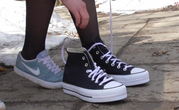 资讯|crush Lana俄妹子野外帆布鞋黑丝爆浆一地虫子 [8分16秒]