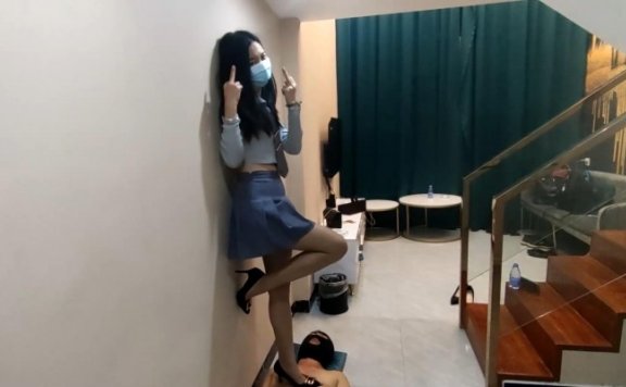 资讯|鱼爹归宿 小鱼女神生气后叫m过来高跟踩踏受气 [48分56秒]