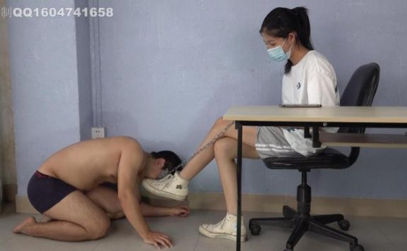 资讯|南国原创 《南国原创》七月大片，雯雯S脏帆布鞋，原味棉袜美脚羞辱，踩踏吐奶！ [17分26秒]