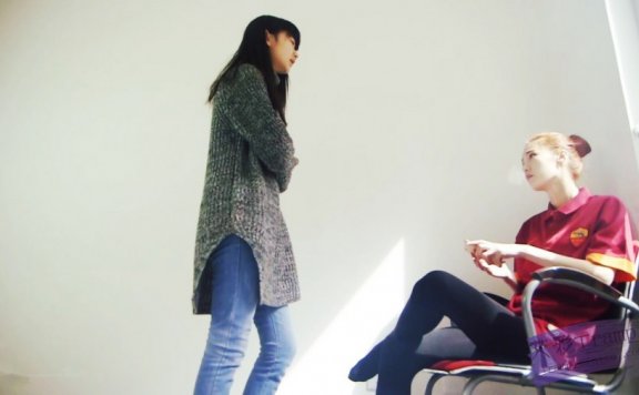 资讯|女王女主 《精品订制》至尊LULU女女侮辱 校花儿大战之不打你，你骨头痒 [23分34秒]