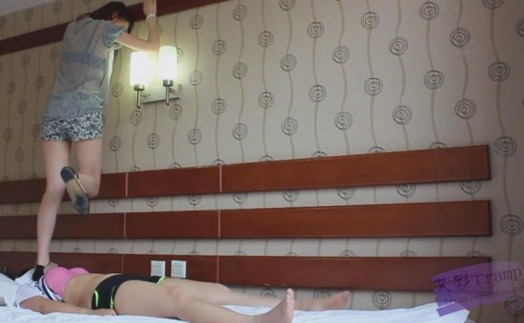 资讯|女王女主 『小妮女女』平底鞋全体重践踏母狗，跺下体跺胸，全重量踩脸脖子，羞辱 [48分56秒]