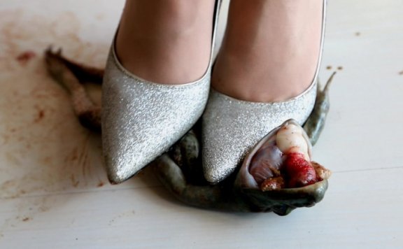 资讯|crush [芊芊]高跟踩爆癞蛤蟆 [48分56秒]