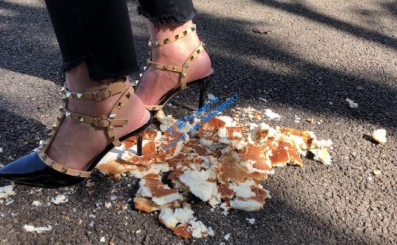 资讯|crush 《木木桑》性感高跟踩扁面包块 [9分43秒]