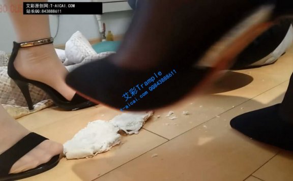 资讯|女王女主 两个主人同时出现，一起调教奴隶，给奴隶踩踏美食 [48分56秒]