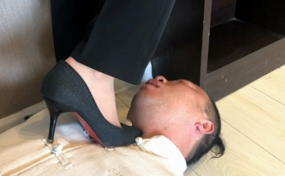 资讯|碎蛋娇娃 〖碎蛋娇娃〗OL美女-痴汉退击教学 [12分18秒]