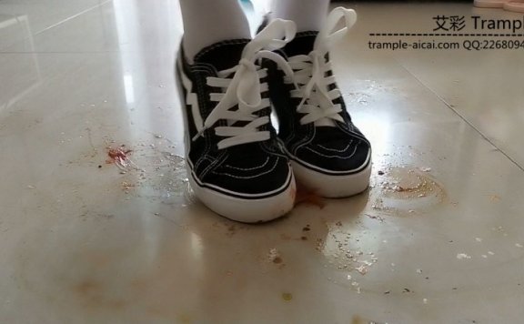 资讯|crush 芷君白丝帆布鞋玩弄小金鱼 [13分59秒]