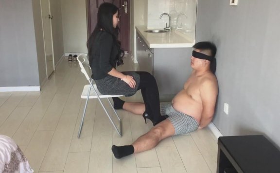 资讯|女王女主 俏皮女主黑丝高跟羞辱调教猥琐小胖-严厉爆裆语言犀利 [32分35秒]