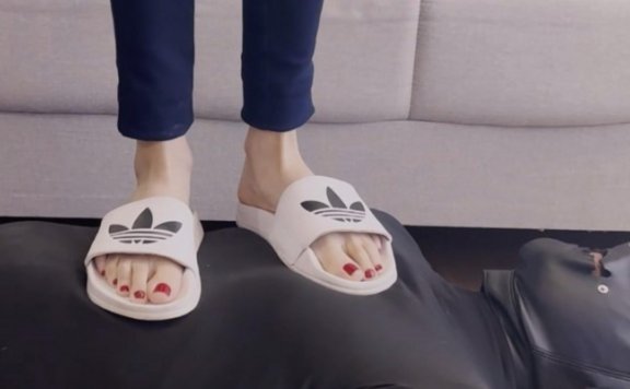 资讯|欧美调教 11小时105部sizetensolemates系列美脚踩踏深喉足虐（含382张高清图片） [48分56秒]