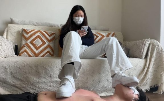 资讯|女王女主 《208宿舍》耐克空军玩弄小狗 [48分56秒]