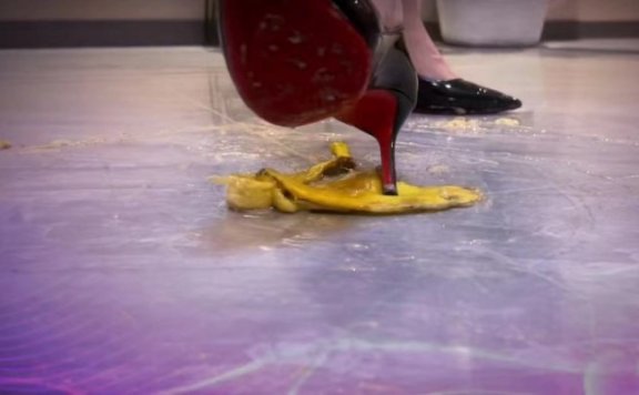 资讯|crush 月焱女王踩踏调教 [15分55秒]