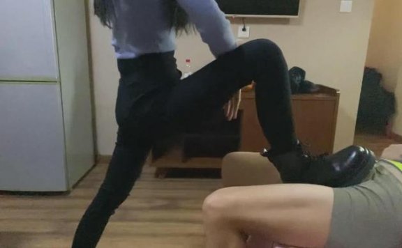 资讯|小思High踢 野蛮女房东系列五：房东阿晴的可怕的嫉妒心！ [17分26秒]