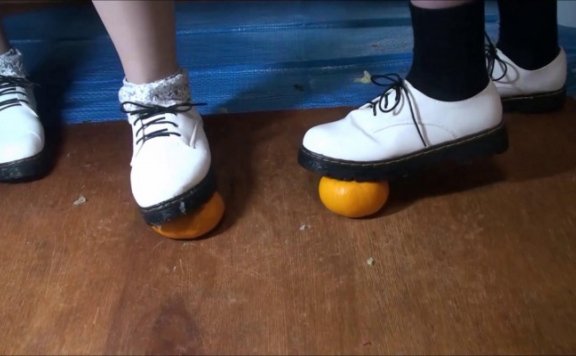 资讯|crush 两位日本小姐姐平底鞋脚下的食物盛宴 [9分43秒]