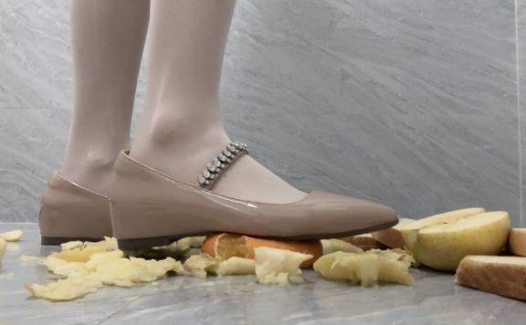 资讯|crush 《莓子》平底鞋暴力踩苹果、橘子、吐司面包 [9分43秒]