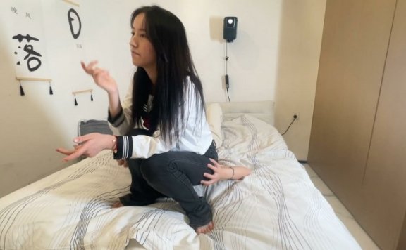 资讯|黑丝诱惑 《黑丝诱惑》素人篇：大二学生晓俞牛仔裤全体重坐脸窒息狗奴 [48分56秒]