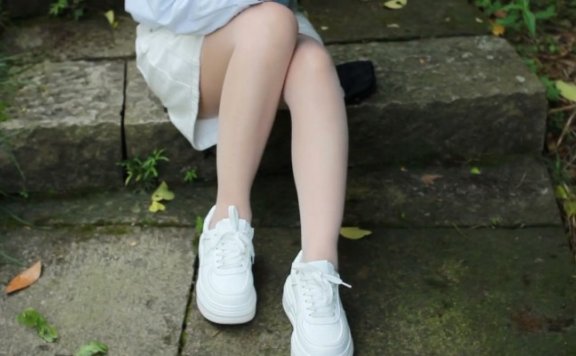 资讯|黑丝诱惑 《黑丝诱惑》沐沐女主户外公园踩蚂蚁玩 [9分43秒]