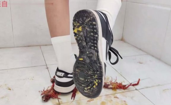 资讯|crush C2027 – 熊猫Dunk踩射小龙虾汉堡 [9分14秒]