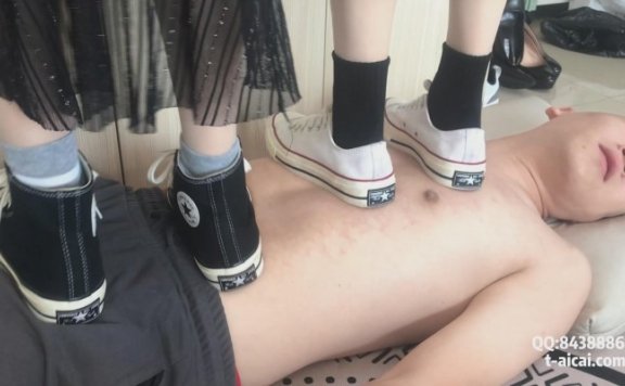 资讯|女王女主 《素人S》开发足浴店姐姐上门《双人匡威帆布鞋羞辱》 [48分56秒]