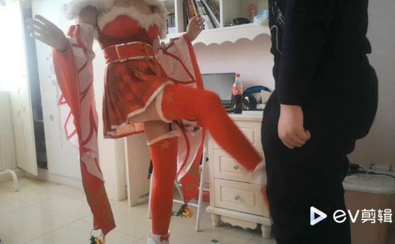 资讯|全程语言系列 《全程语言》圣诞恋歌貂蝉的踢裆报复和反击惩罚！ [12分18秒]