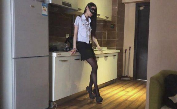 资讯|活力诗蔓 靓丽女警18厘米高跟腿绞复仇虐美腿！ [32分35秒]