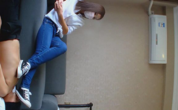 资讯|女王女主 可爱校园美女小帆布鞋白棉袜美脚踢踩贱男友 [17分26秒]