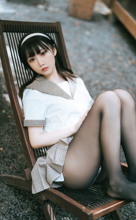 【网盘】面饼仙儿 – 黑丝露营JK